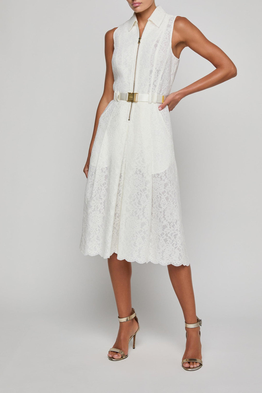 Robe ceinturée en dentelle L'Agence Kylo ivoire