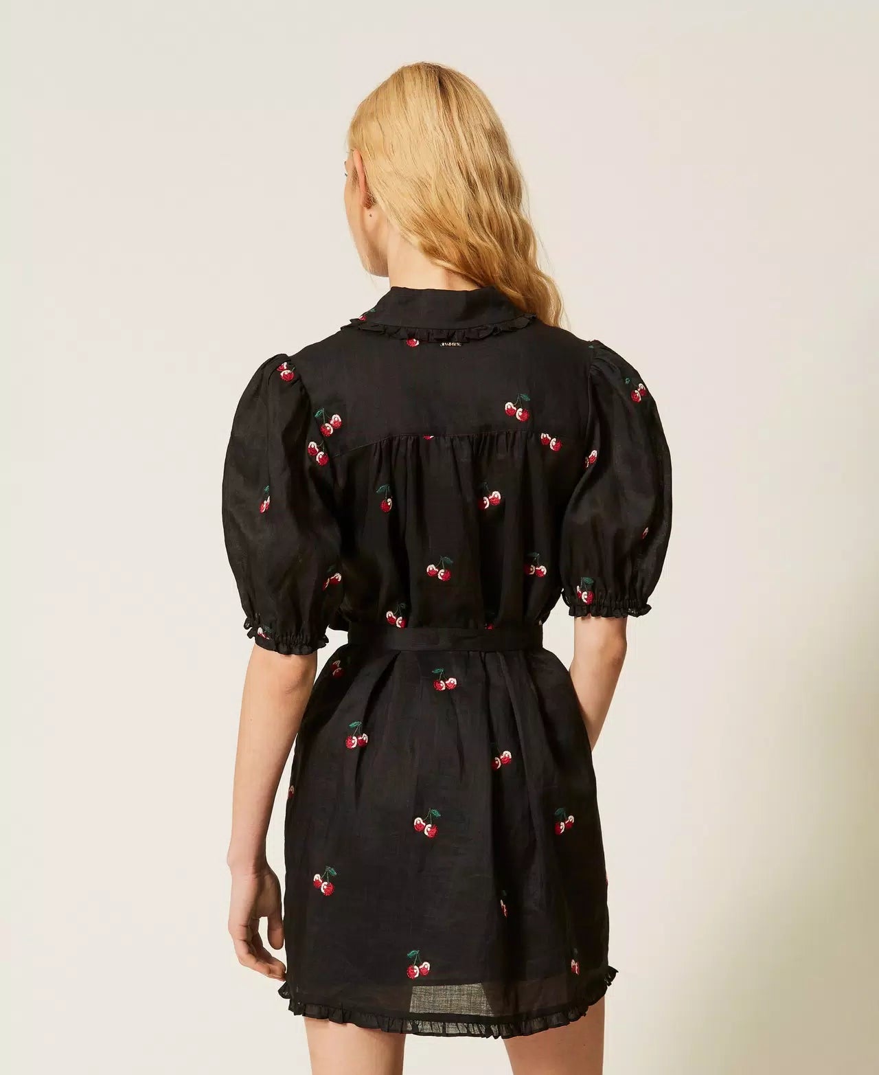 Robe courte en ramie avec broderie Twinset noir