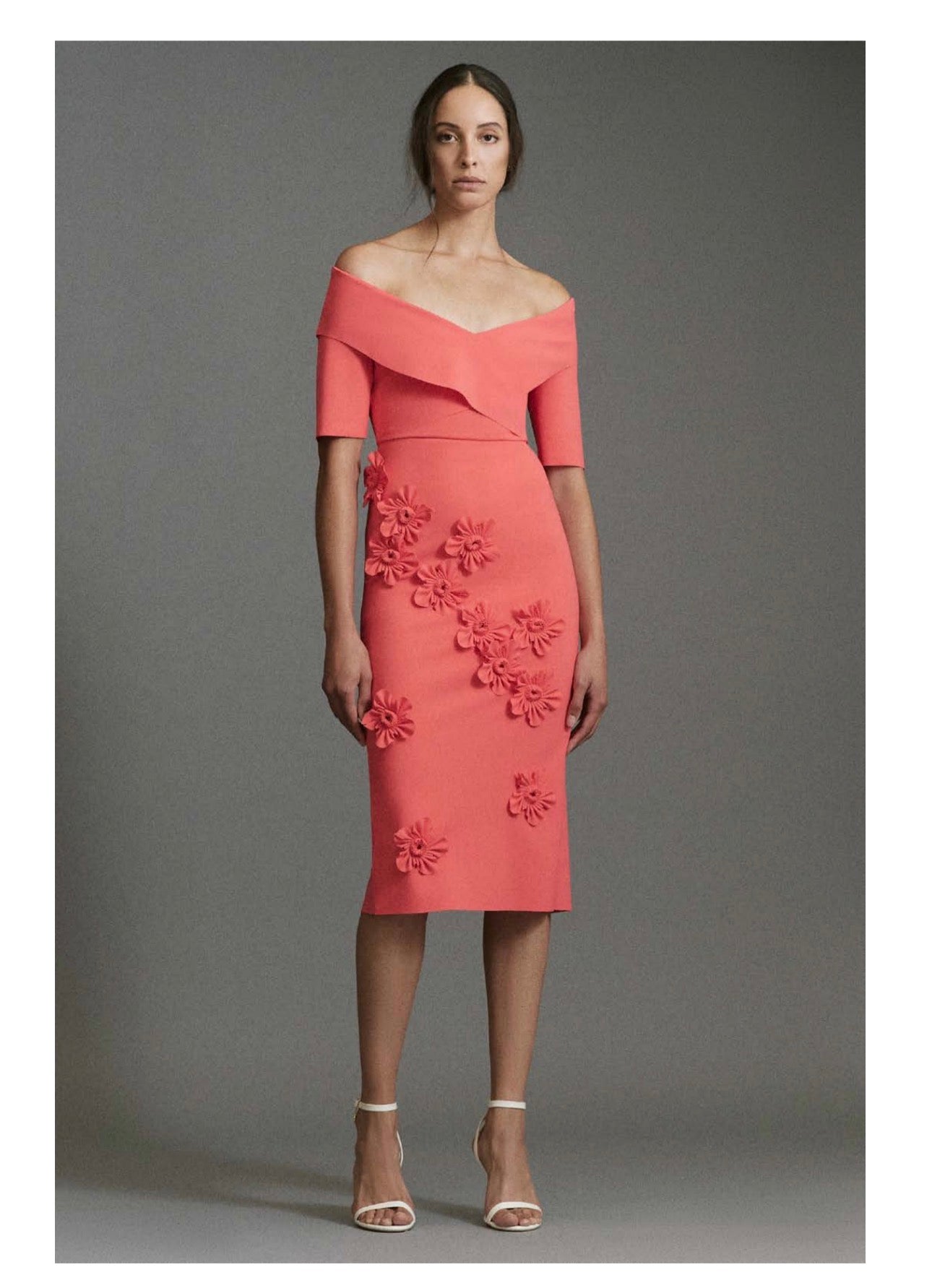 Robe Greta Constantine Owlet à décolleté en V avec détail croisé et applique florale Marine