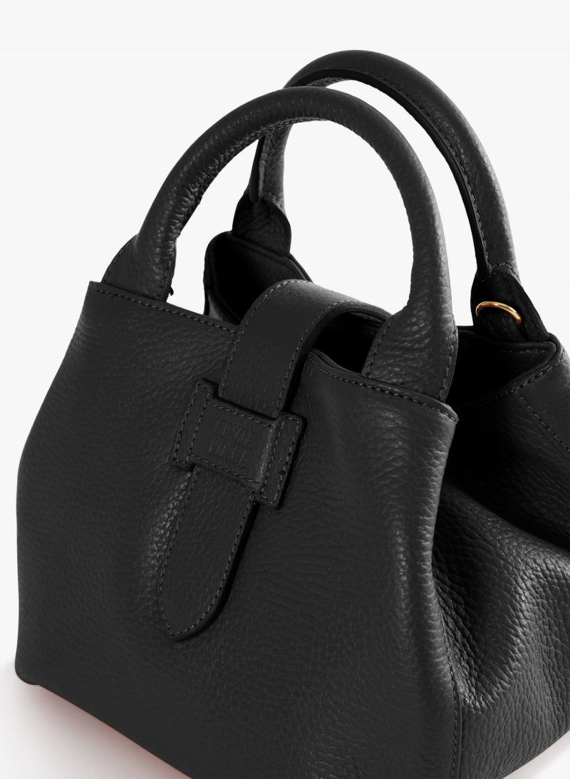 Cinzia Rocca Black Leather Shoulder bag With Integrated Handle and Shoulder Strap - Black