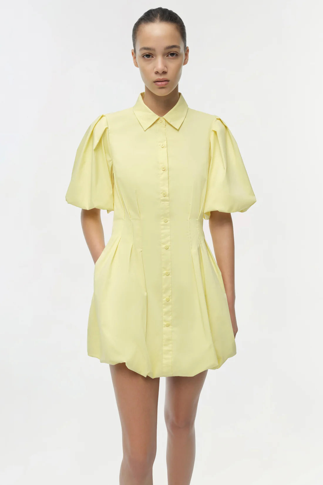 Robe courte Simkhai Cleo à plis cousus en ballon