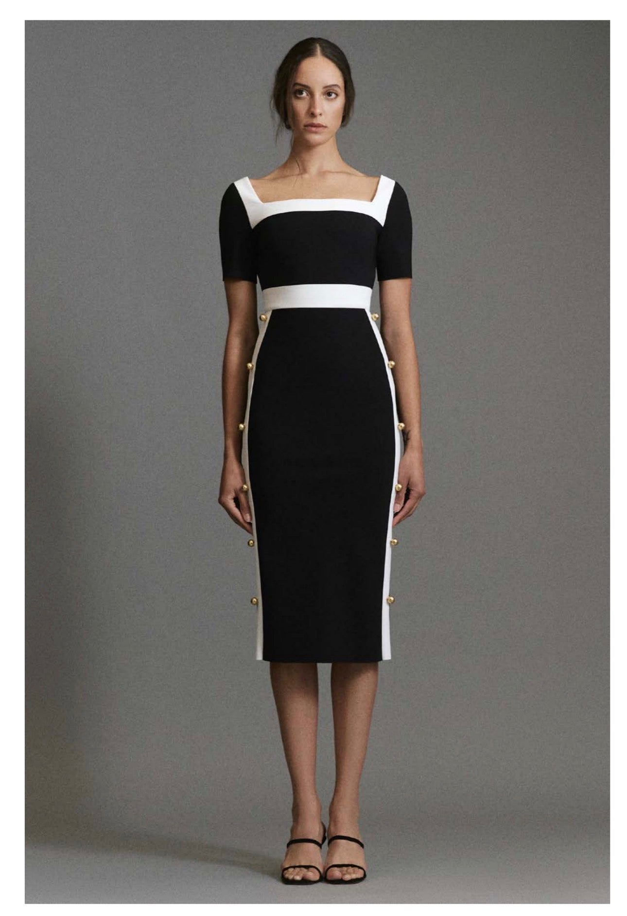 Robe Greta Constantine Levkoy à encolure carrée avec applique boule Noir/Coquille d'œuf