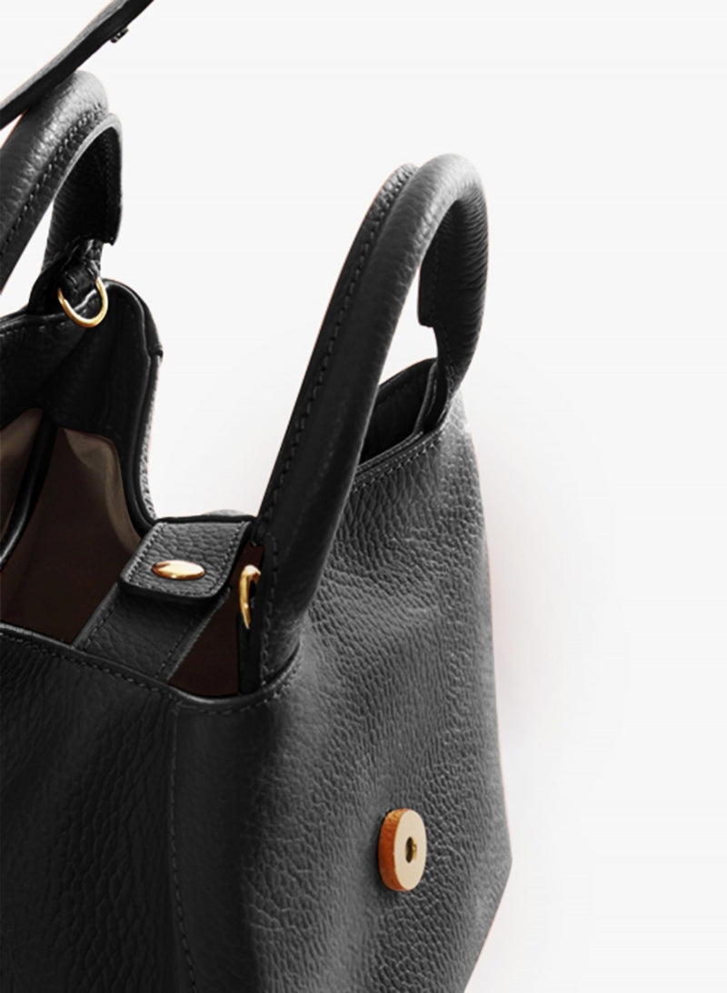Cinzia Rocca Black Leather Shoulder bag With Integrated Handle and Shoulder Strap - Black