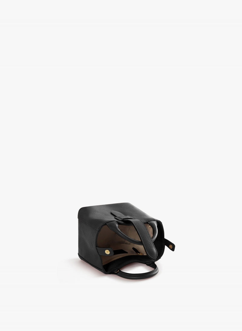 Cinzia Rocca Black Leather Shoulder bag With Integrated Handle and Shoulder Strap - Black