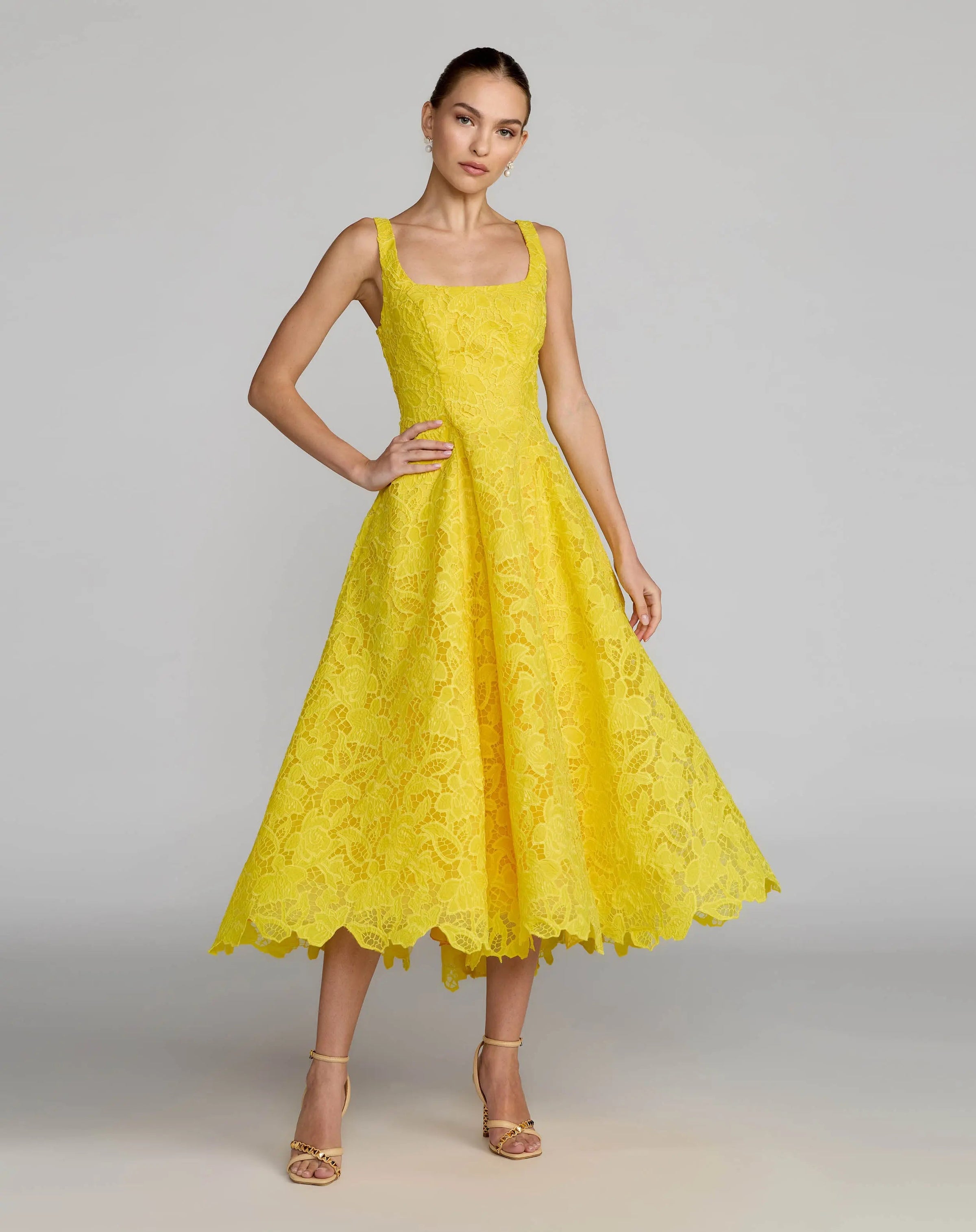 Robe midi Mac Duggal sans manches en dentelle à encolure dégagée