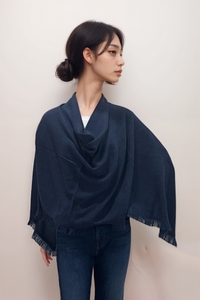 Poncho écharpe à motifs répétitifs