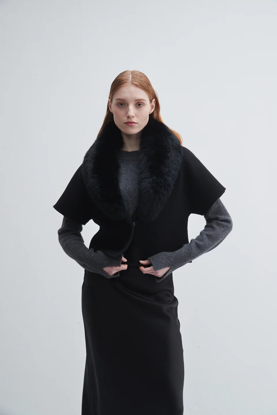 Pissenlit Shortsleeve Cashmere Jacket with Fur Collar Jet Black