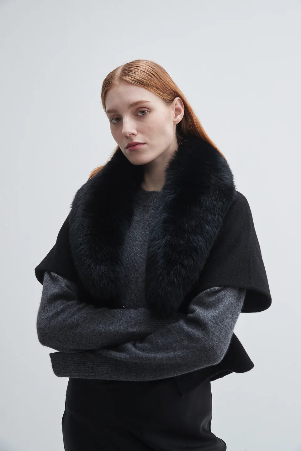 Pissenlit Shortsleeve Cashmere Jacket with Fur Collar Jet Black
