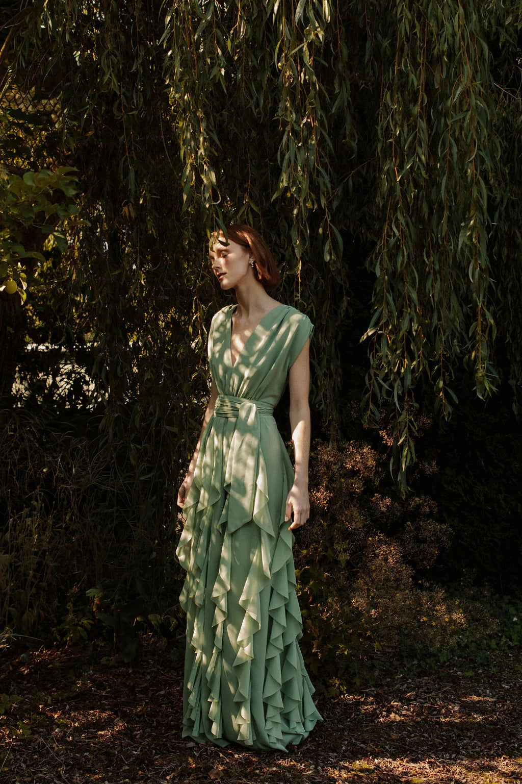 Robe "Naeem" à col en V de Catherine Regehr avec jupe ondulée
