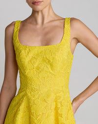 Robe midi Mac Duggal sans manches en dentelle à encolure dégagée