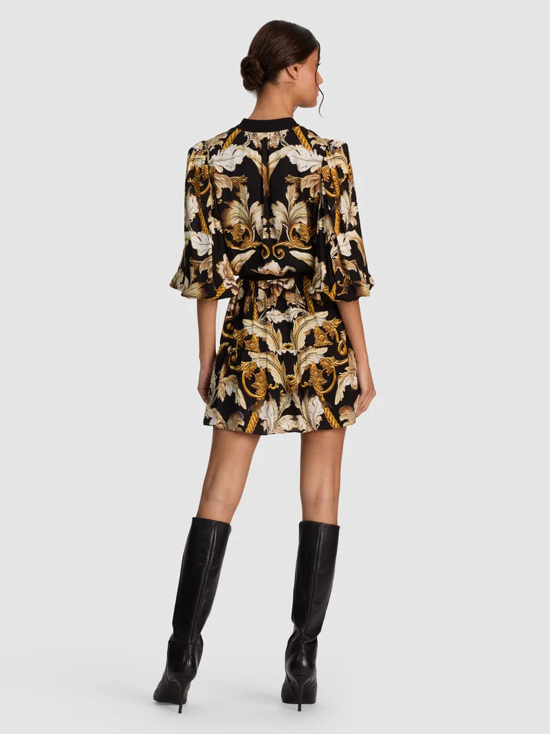 Mini-robe chemise Alice + Olivia Antonette à manches blousantes et jupe à volants, avec ceinture à nouer, Noir Élégance blanc cassé
