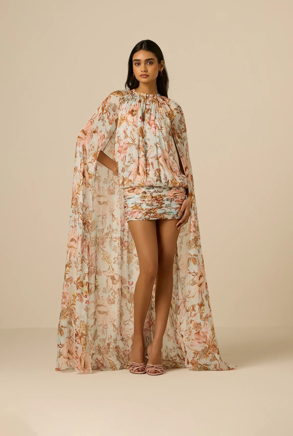 Robe courte cape froncée bleue Hemant & Nandita