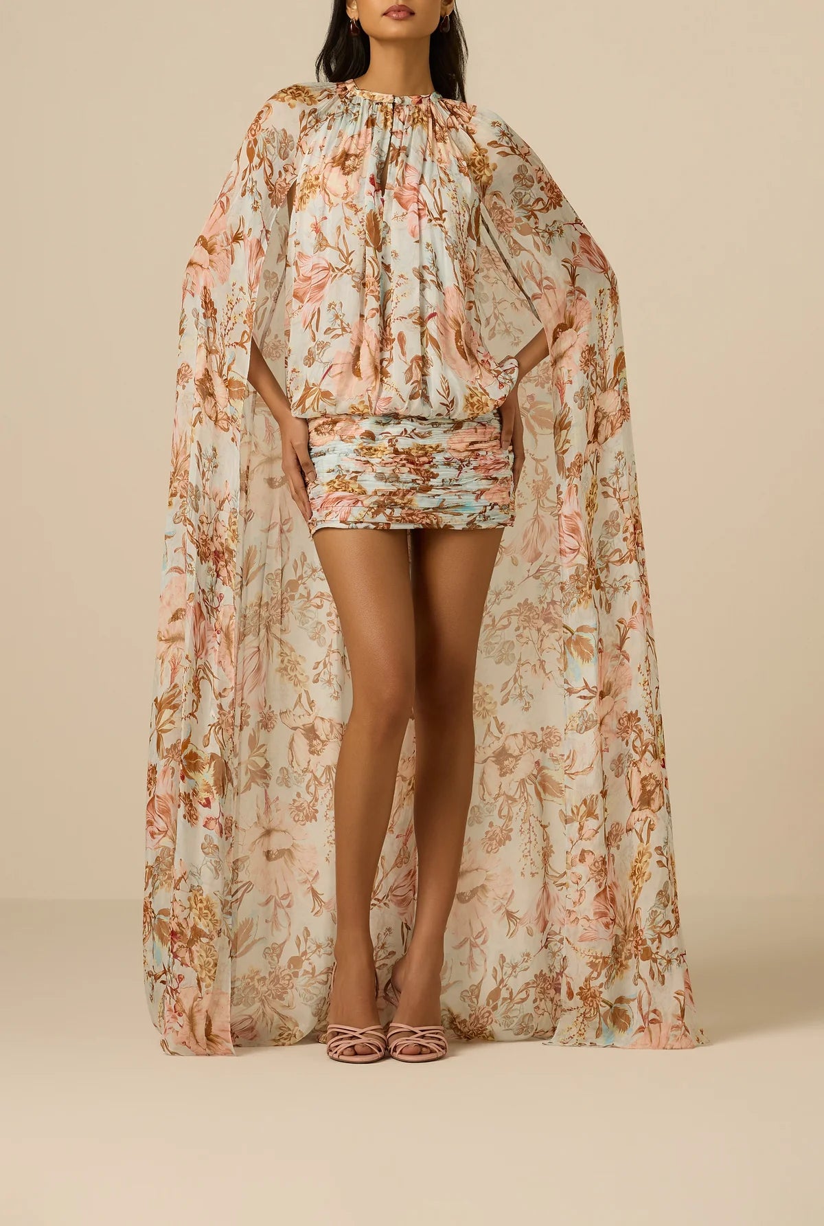 Robe courte cape froncée bleue Hemant & Nandita
