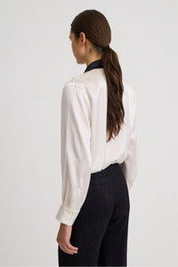 Smythe FA26103-WHITE BLACK Blouse à col noué en V perle/noir