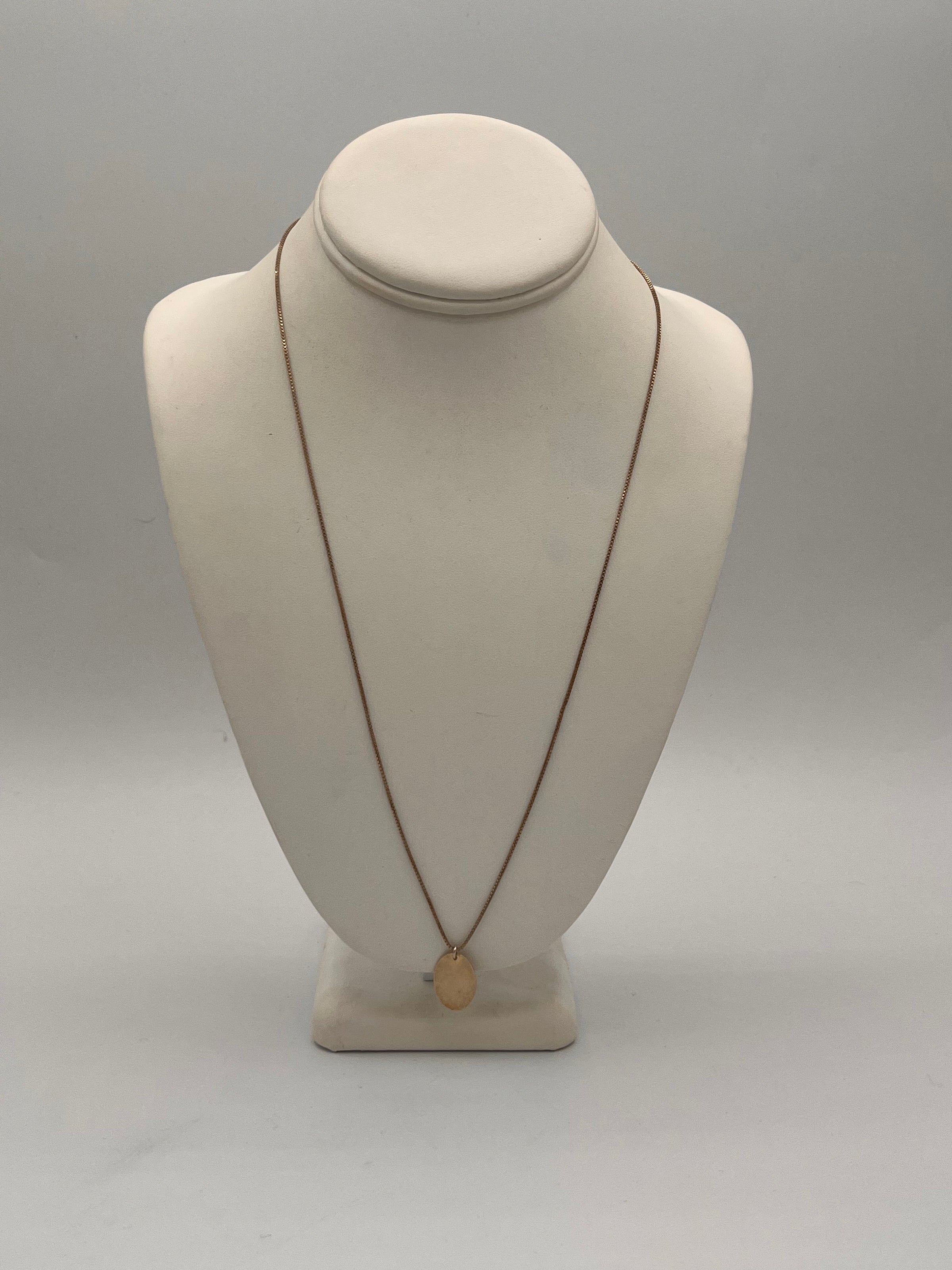 Collier HARAKIRI Amelia argenté avec médaillon ovale en or rempli