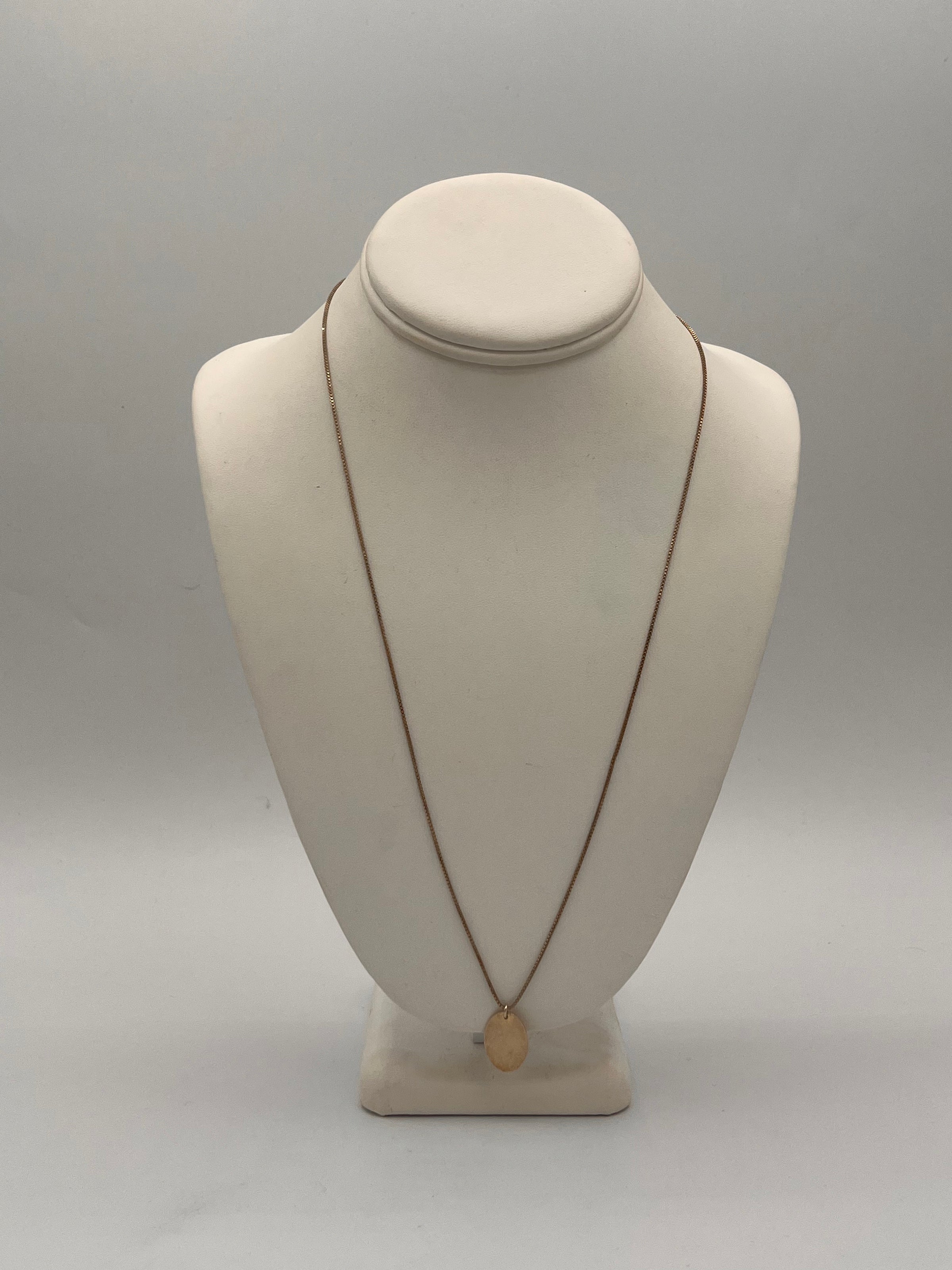 Collier HARAKIRI Amelia argenté avec médaillon ovale en or rempli