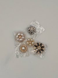 Ensemble de 4 boutons ornés de perles et de cristaux