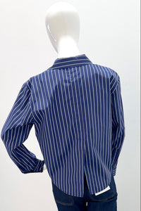 L'Agence Cosette Crop Hi Low Shirt à rayures bleu nuit et blanches avec nœud