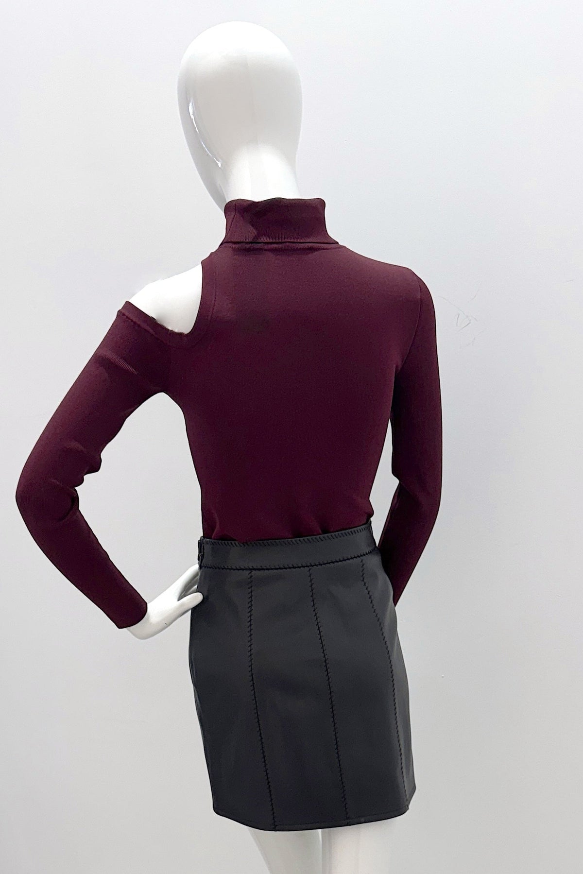 L'Agence 80049NXC2-MRLR Haut en maille à découpes Azia rouge merlot