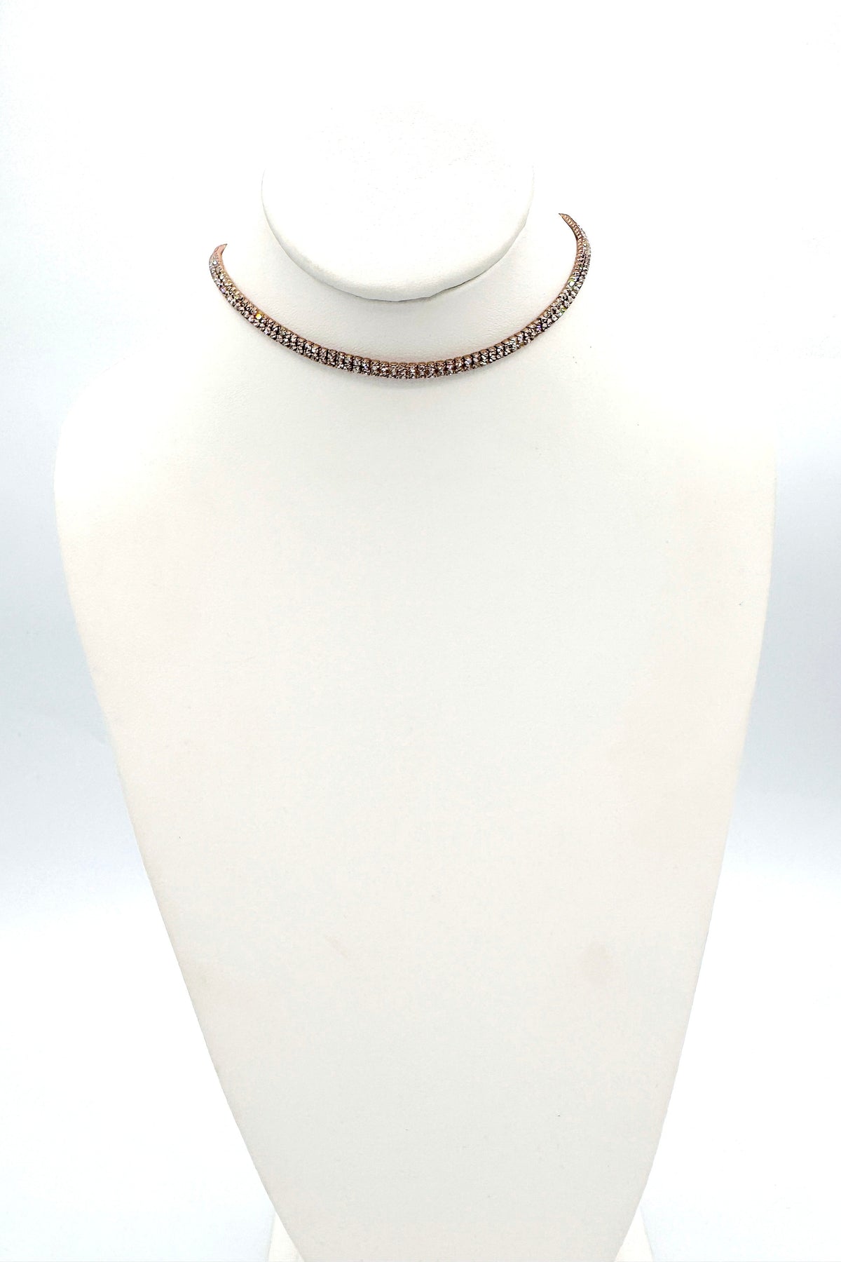 Collier ras du cou à broches et tubes