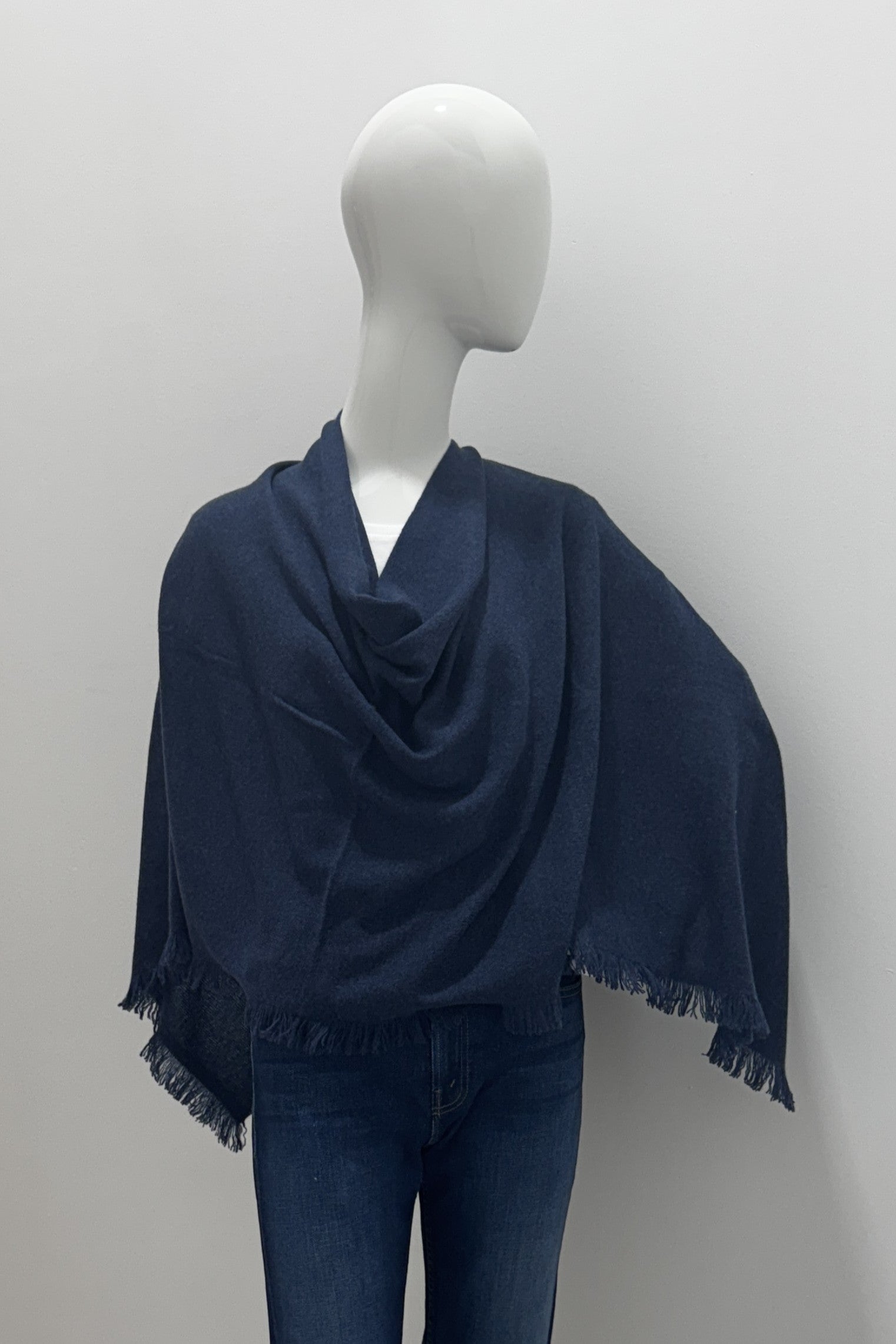 Poncho écharpe à motifs répétitifs