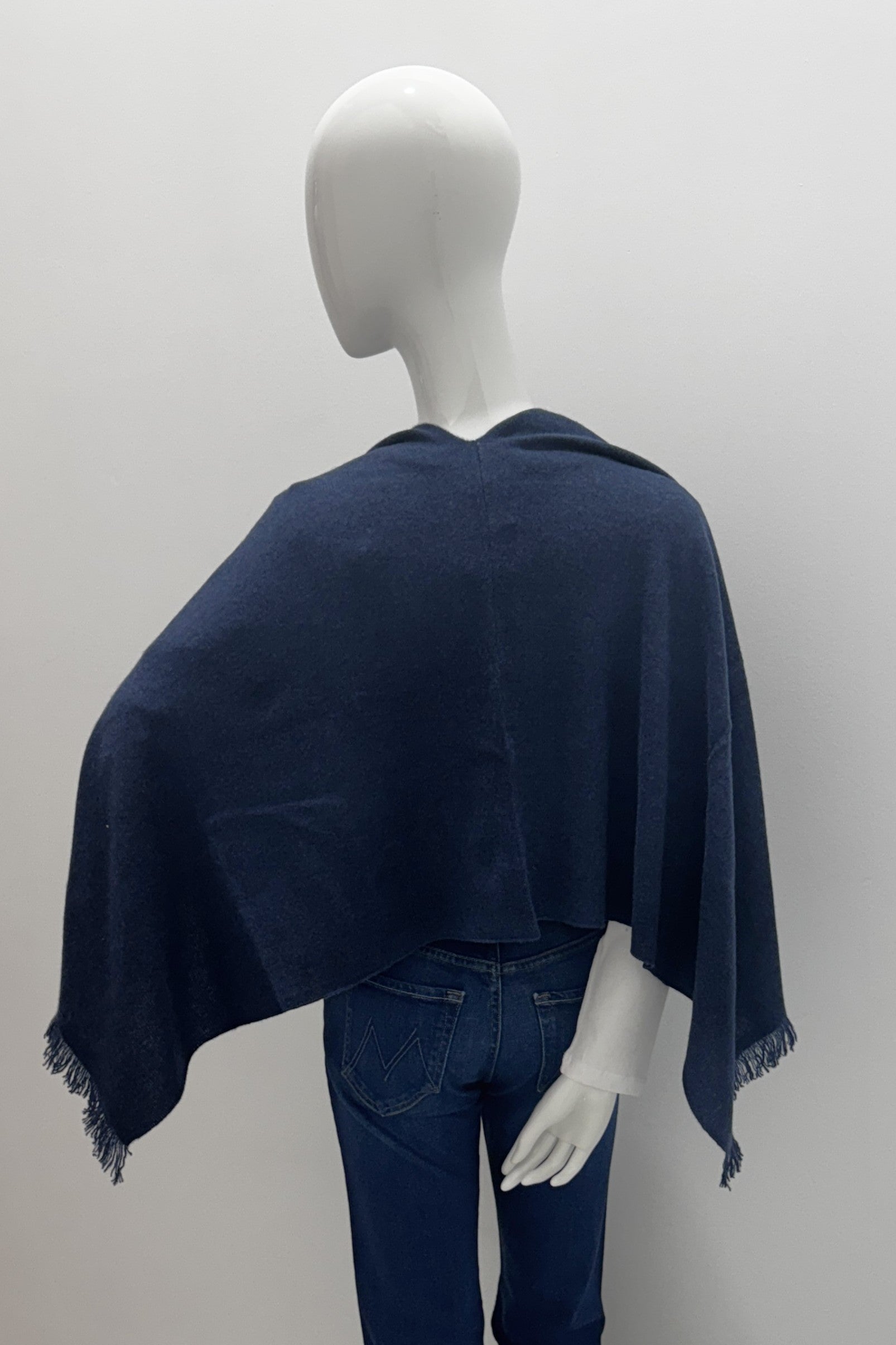 Poncho écharpe à motifs répétitifs