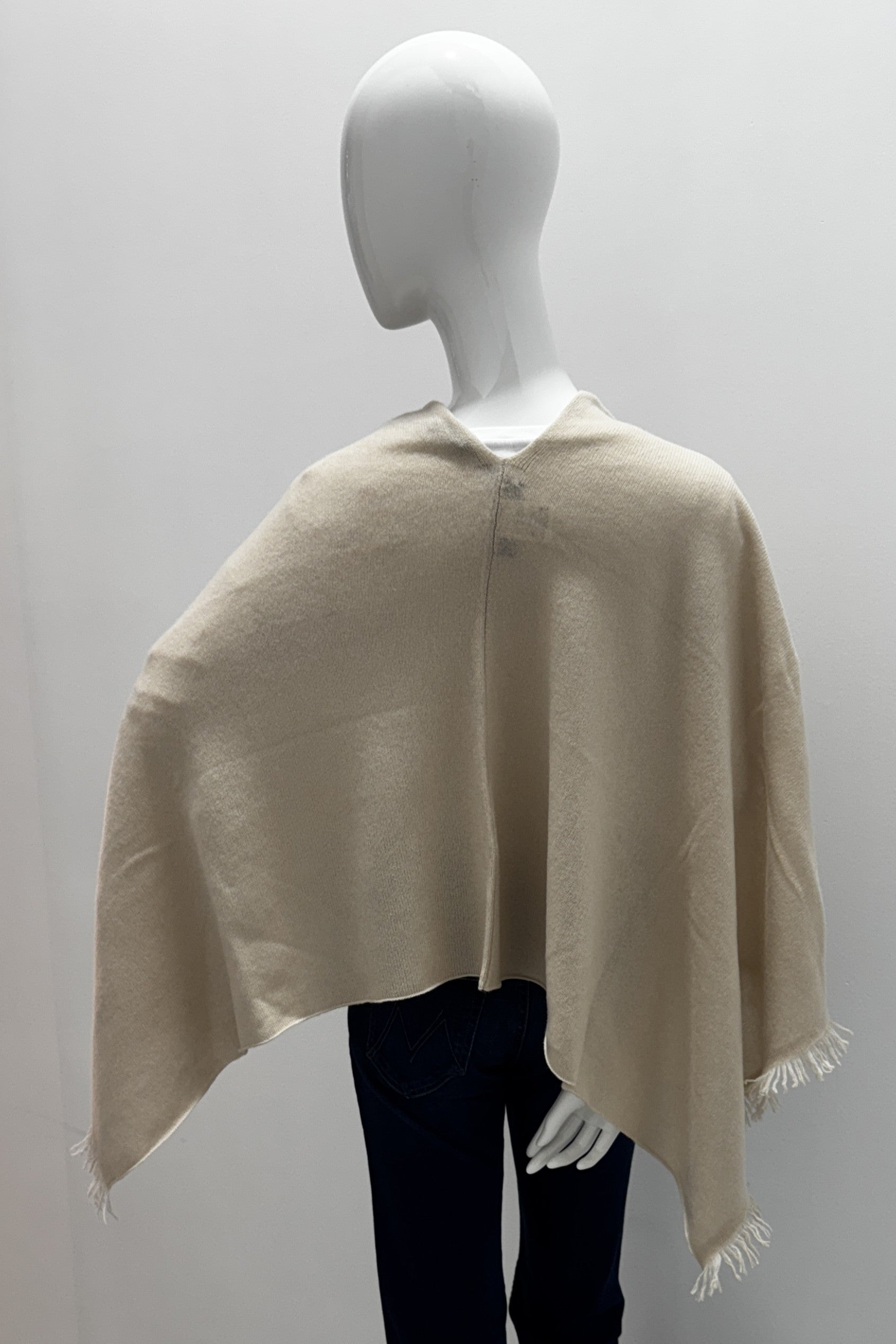 Poncho écharpe à motifs répétitifs