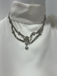 Ensemble collier et boucles d'oreilles Elen Henderson motif fleur