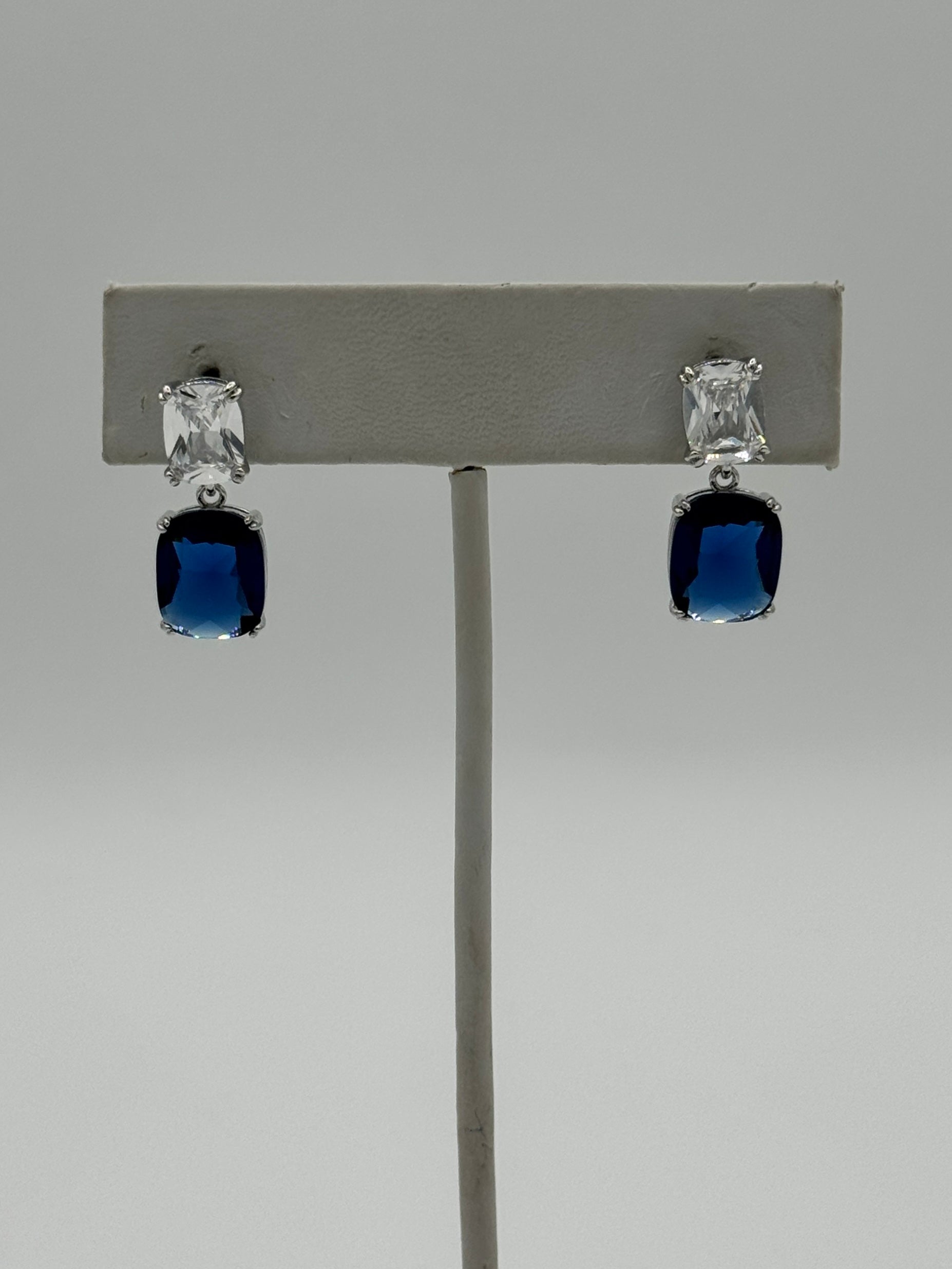 Boucles d'oreilles en pierre bleue et blanche Tres Chic