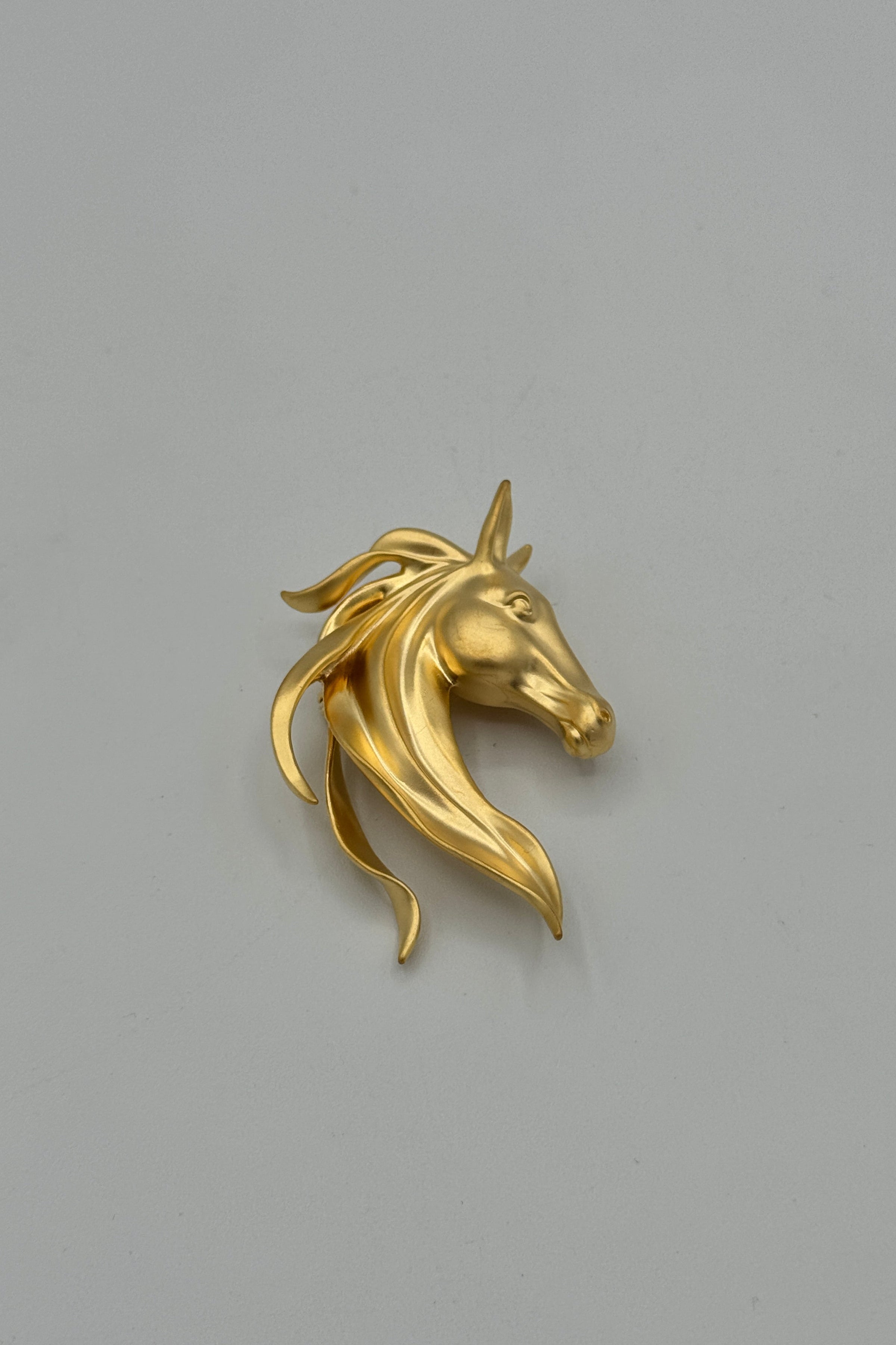 Broche cheval or Tres Chic