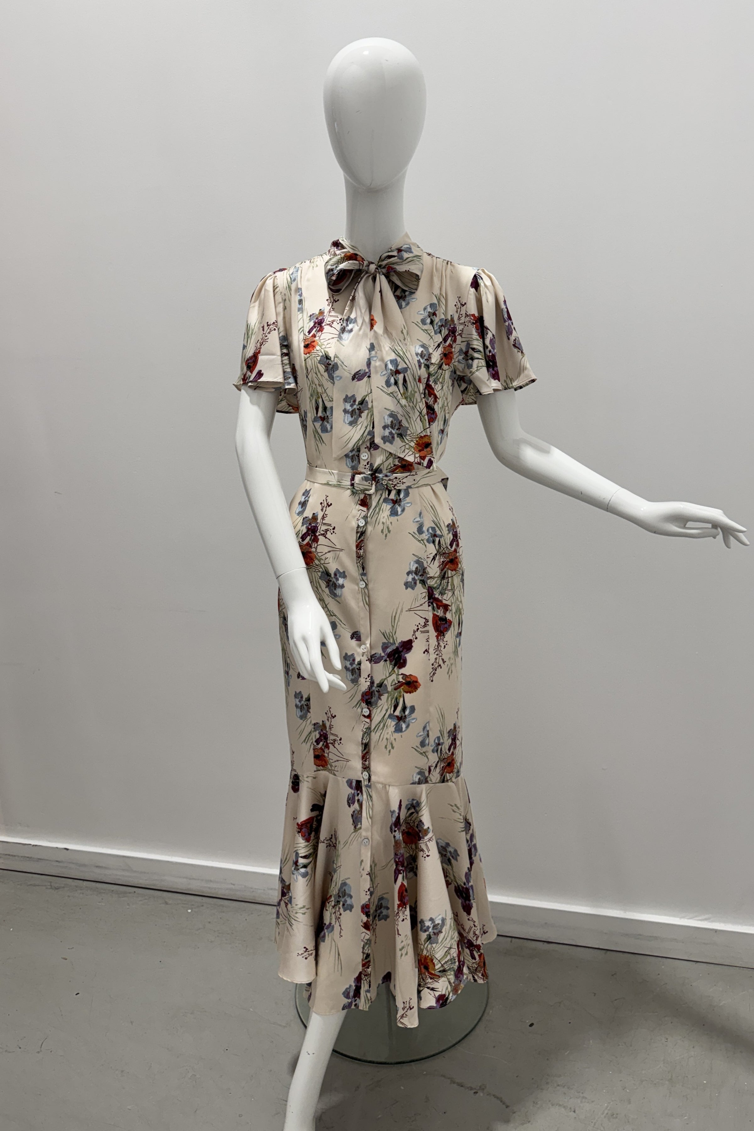 Cinq a Sept Robe Willow Iris Bouquet