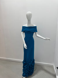 Robe Catherine Regehr à col roulé et épaules dénudées avec perles éparses