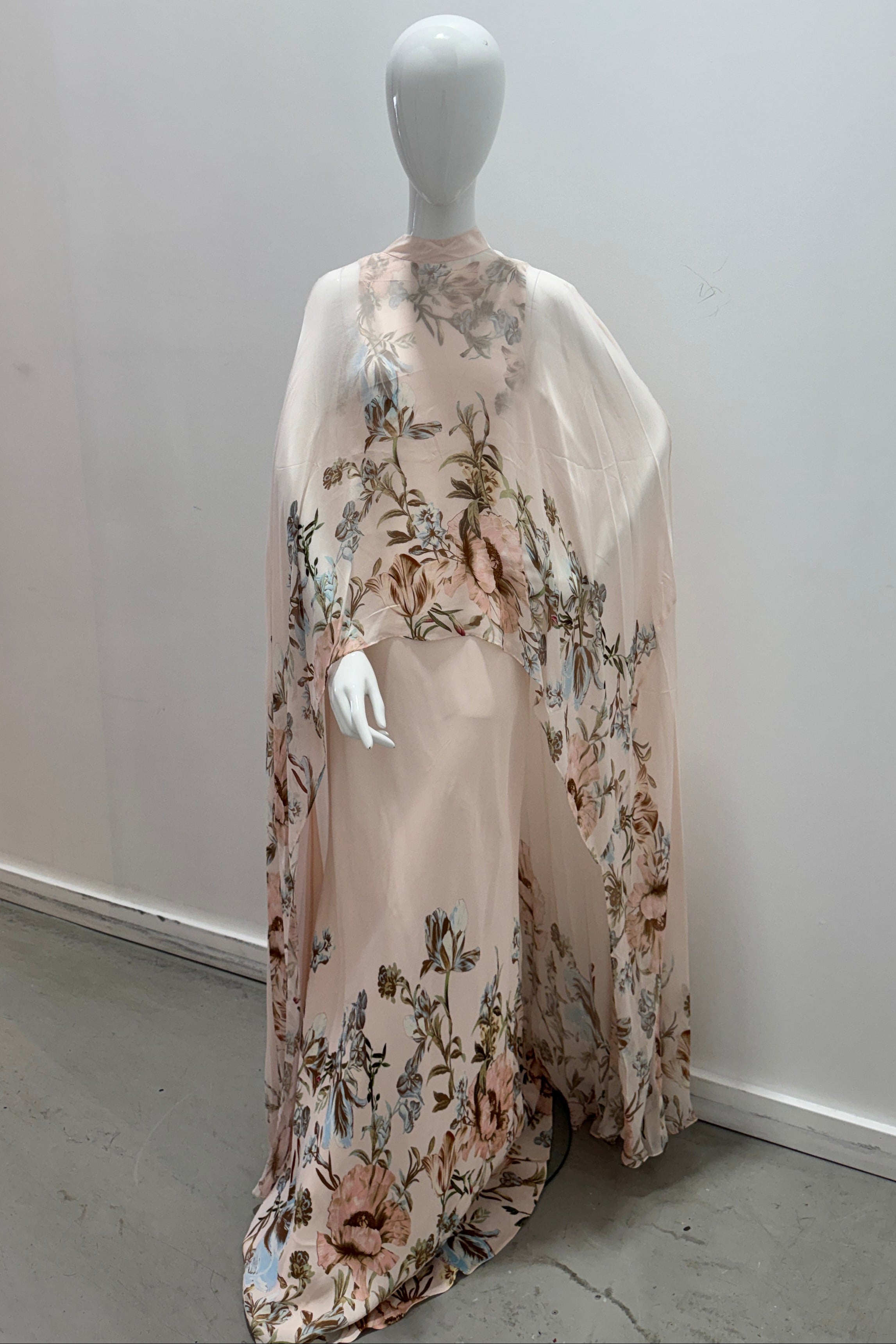 ENSEMBLE 2 ARTICLES Robe maxi biais Hemant & Nandita beige ET cape asymétrique beige