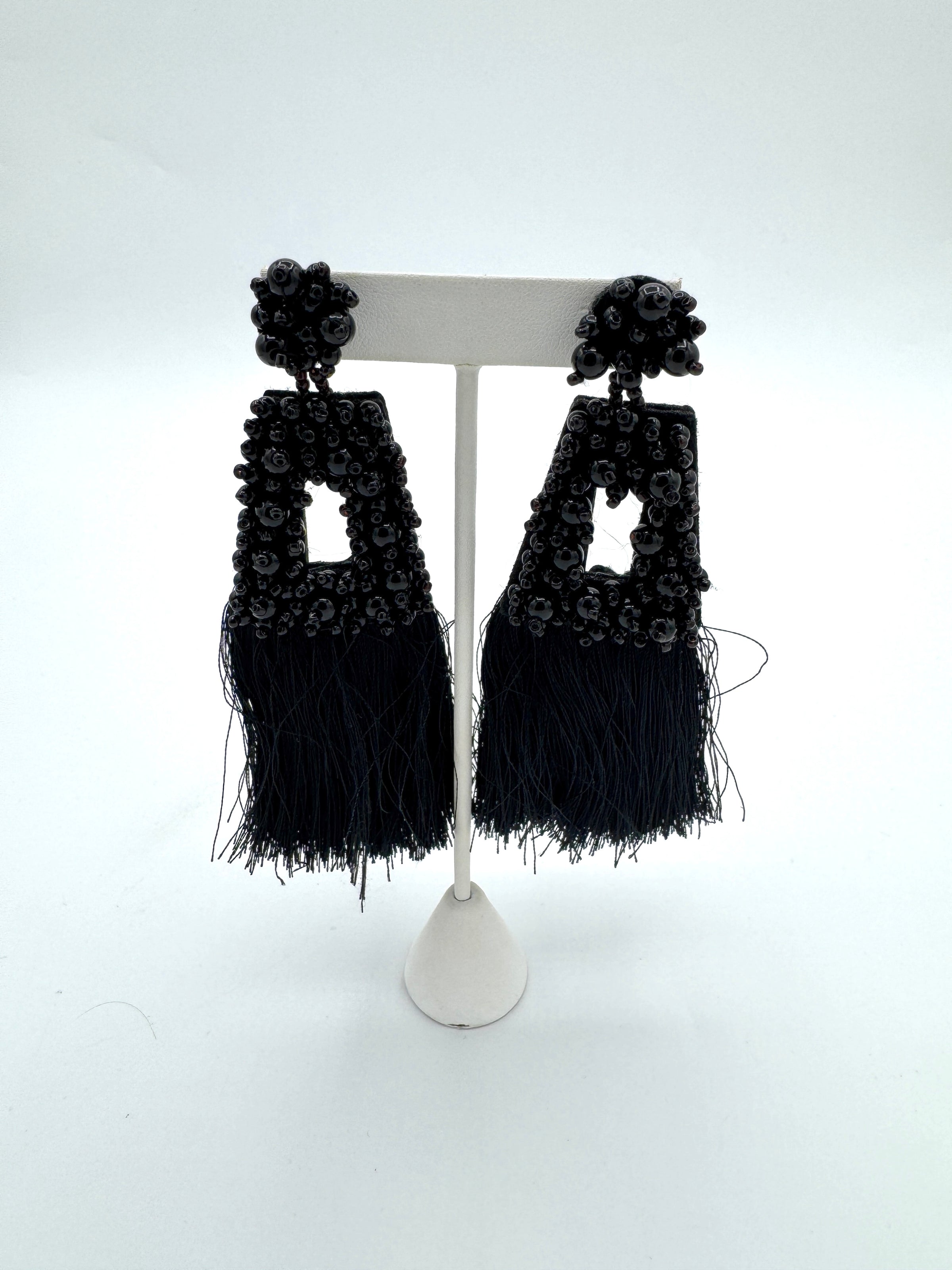 Très Chic Fringe Earrings Black