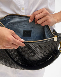 Clare V Moyen Messenger Black