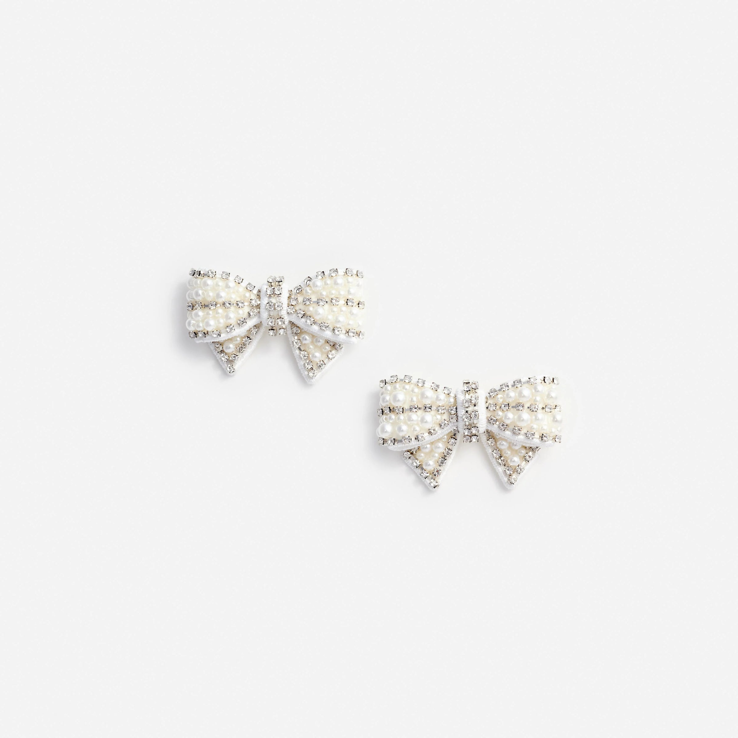 Boucles d'oreilles nœud en satin perlé autoportrait