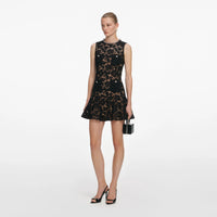 Mini-robe noire en dentelle avec cristaux Self-Portrait