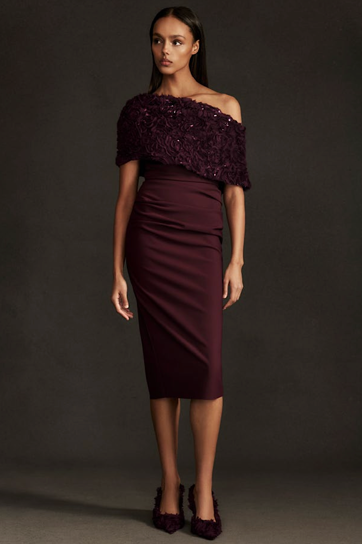 Greta Constantine Robe Rosephia asymétrique à épaules dénudées avec broderies raisin